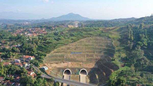 Melihat Lagi Potret Terowongan Tol Terpanjang di Indonesia