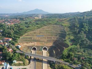 Melihat Lagi Potret Terowongan Tol Terpanjang di Indonesia Melihat Lagi Potret Terowongan Tol Terpanjang di Indonesia