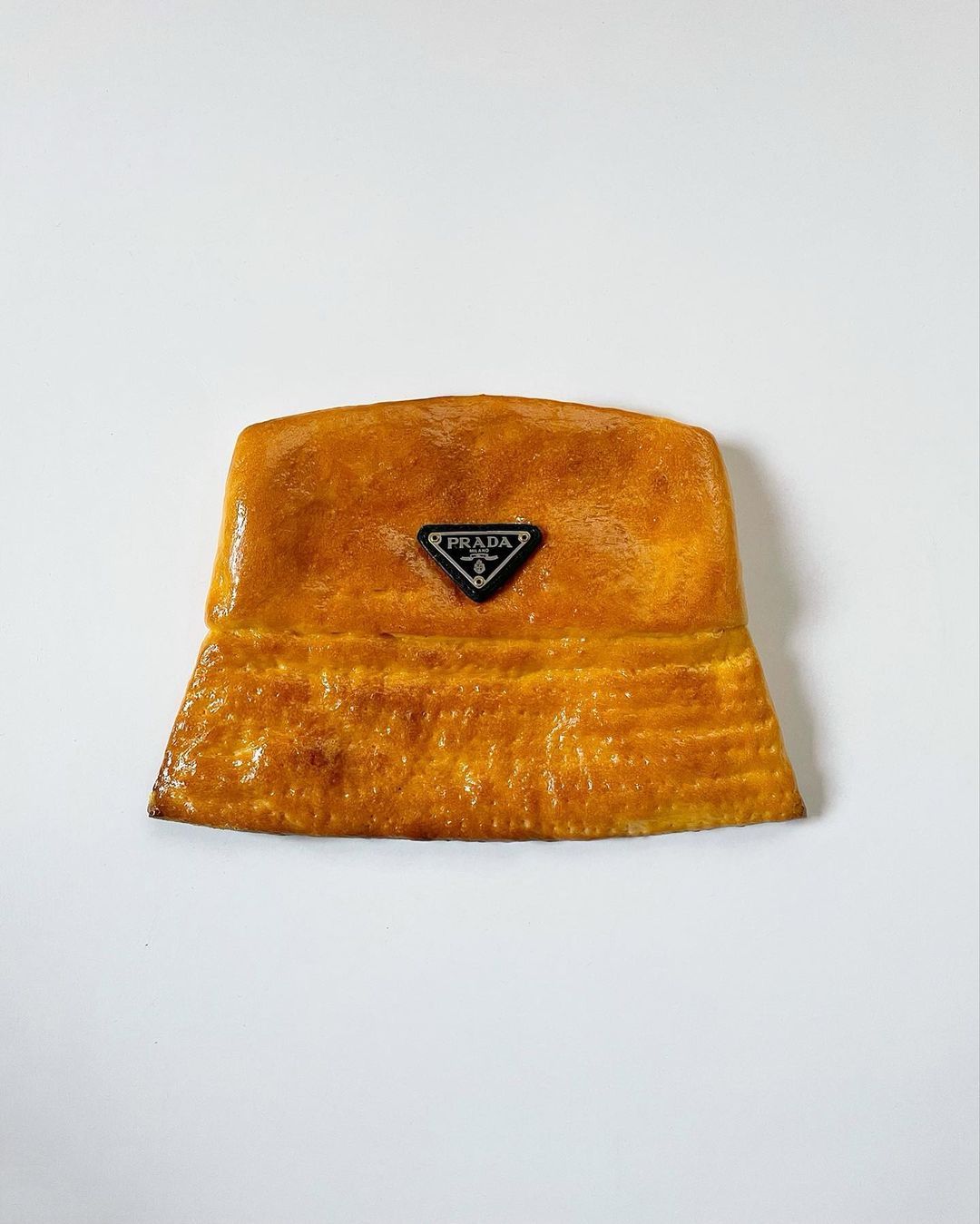 Topi Prada karya @dimda_