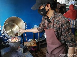 Lebih Murah dari Tarif Parkir! di Solo Ada Nasi Goreng Rp 1.000 Lebih Murah dari Tarif Parkir! di Solo Ada Nasi Goreng Rp 1.000