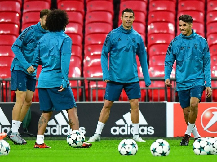 LONDON, ENGLAND - OCTOBER 31: Cristiano Ronaldo and Achraf Hakimi of Real Madrid train during a training session ahead of their UEFA Champions League Group H match against Tottenham Hotspur at Wembley Stadium on October 31, 2017 in London, England. (Photo by Alex Broadway/Getty Images)