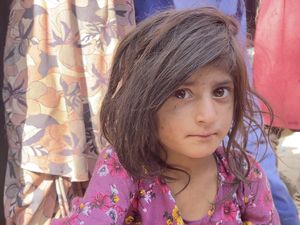 Duh! Lari dari Taliban, Warga Afghanistan Tidur di Jalanan