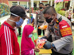 Berbagi dengan Anak Yatim di Tengah Pandemi