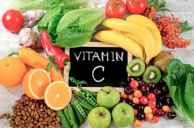 Konsumsi asupan vitamin C turut berperan penting dalam penyerapan zat besi guna memperbaiki kulit, tulang, dan gigi.