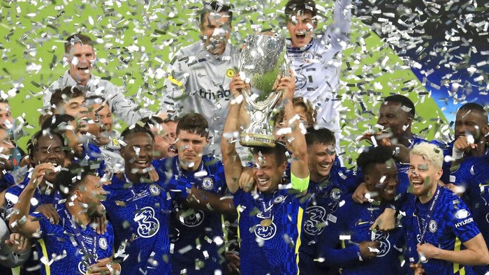 Chelsea Juara Piala Super Eropa 2021 Chelsea berhasil menjadi juara Piala Super Eropa 2021. The Blues menjadi kampiun usai mengalahkan Villarreal lewat adu penalti.