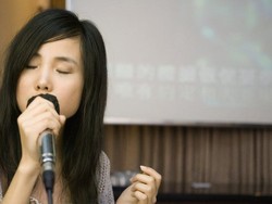 China Larang Lagu Karaoke yang Bahayakan Persatuan Nasional