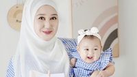 Intip 10 Inspirasi OOTD Dian Pelangi Bersama Anaknya, Rumi yang Bikin Gemas