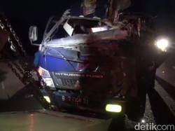 Elf Tabrak Truk di Tol Cipularang, 1 Orang Tewas