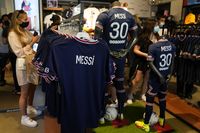Leo Messi once again being compared to Michael Jordan