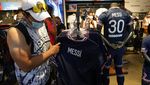 Ludes! Suporter PSG Ramai-ramai Borong Jersey Messi
