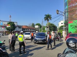 Ganjil-Genap Jakarta, Kendaraan Bernopol Ganjil di Jl Majapahit Diputar Balik Ganjil-Genap Jakarta, Kendaraan Bernopol Ganjil di Jl Majapahit Diputar Balik