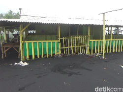 Gelombang Tinggi Terjang 10 Warung di Pantai Selatan Lumajang
