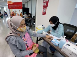 Anies Pamer Vaksinasi DKI 105%, PSI Bicara Peran TNI-Polri