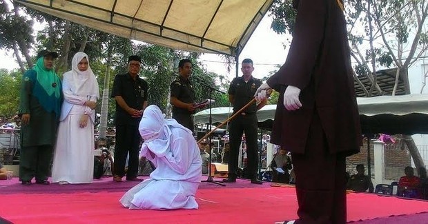 Hukum cambuk di Aceh (foto: instagram.com/acehdalamkata)