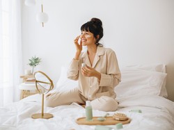 4 Cara Mengatasi Flek Hitam di Wajah yang Membandel