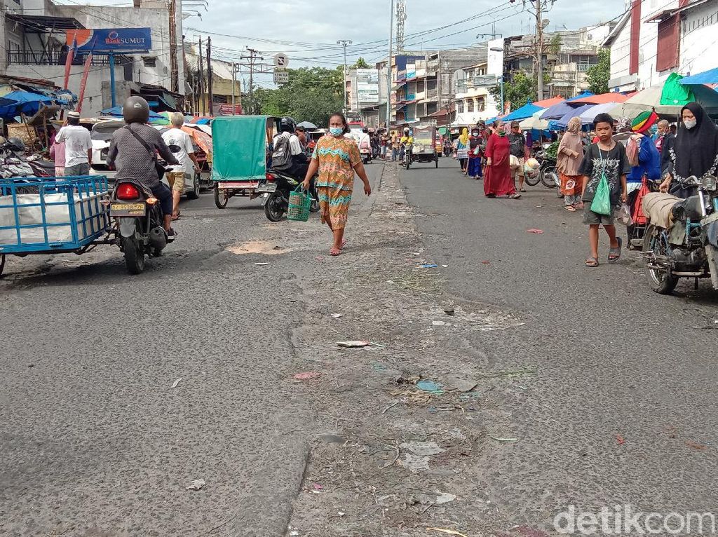 Dear Bang Bobby, Warga Minta Jalan Depan Pasar Sukaramai Medan Diperbaiki Dear Bang Bobby, Warga Minta Jalan Depan Pasar Sukaramai Medan Diperbaiki