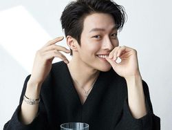 Foto Lama Jang Ki Yong Viral Bikin Syok, Setengah Bugil Saat Pemotretan