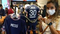 penjualan kaos messi di psg