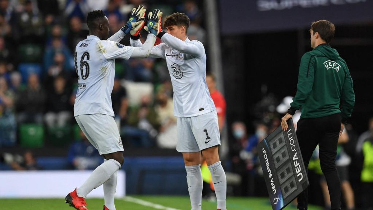 Chelsea menarik keluar Edouard Mendy dan memasukkan Kepa Arrizabalaga sebelum adu penalti melawan Villarreal di Piala Super Eropa (Foto: AFP/PAUL ELLIS)