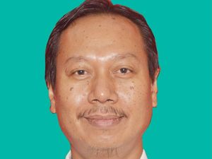 Alm Soehendro, Epidemiolog COVID-19 Asal Surabaya Dapat Penghargaan dari Jokowi