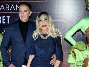 8 Foto Wanita Hamil di Usia 68 dari Pria Berondong, Wajahnya Jadi Sorotan