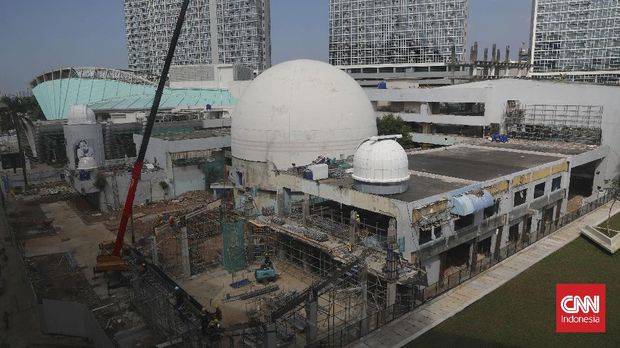 Tahap 1 revitalisasi Taman Ismail Marzuki atau revitalisasi TIM hampir rampung dan dilanjutkan tahap 2 yang dimulai sekitar satu bulan yang lalu. CNN Indonesia/Safir Makki