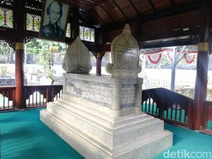 6 Fakta Makam Cut Nyak Dien di Sumedang 6 Fakta Makam Cut Nyak Dien di Sumedang