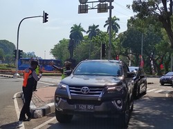 Ganjil-Genap Jalan Medan Merdeka Barat Jakpus, Pelat RFW Diputar Balik