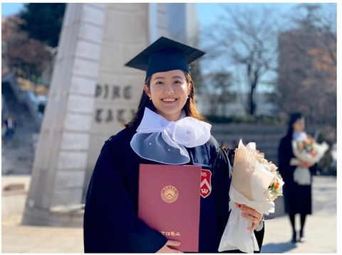 Aktris Nam Ji Hyun wisuda