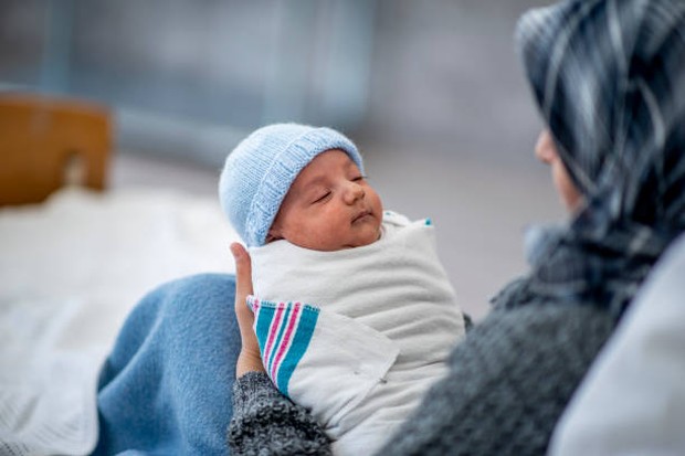 Nama bayi laki-laki bahasa Arab. Foto: Getty Images/FatCamera