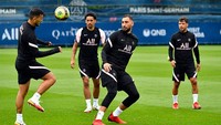 Donnaruma adalah kiper berkebangsaan Italia yang juga membawa Gli Azzuri menjadi juara Euro 2020. Gaji Donnaruma di PSG berkisar pada 10-15 juta euro per tahun. Aurelien Meunier - PSG/PSG via Getty Images.
