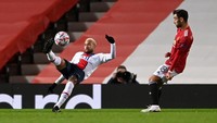 Kini Neymar telah menjadi pemain PSG selama satu musim lebih dengan gaji 36 juta euro pertahun. Laurence Griffiths/Getty Images.