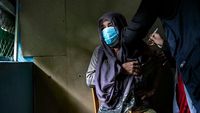 Pengungsi Rohingnya di Bangladesh Mulai Mendapatkan Vaksin COVID-19