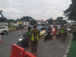 Ganjil Genap di Jakarta, Sopir Truk Pelat Kuning Heran Diputar Balik Ganjil Genap di Jakarta, Sopir Truk Pelat Kuning Heran Diputar Balik
