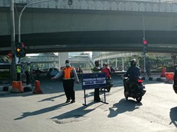Awasi Ganjil-Genap Jakarta, Petugas Gabungan Jaga Jalan Gatot Subroto