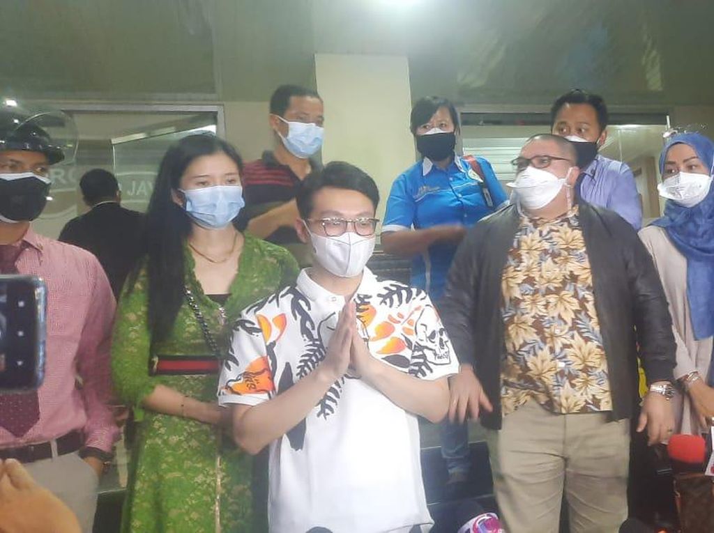 Dapat Petisi Pembebasan, dr Richard Lee: Saya Nangis Terharu Dapat Petisi Pembebasan, dr Richard Lee: Saya Nangis Terharu