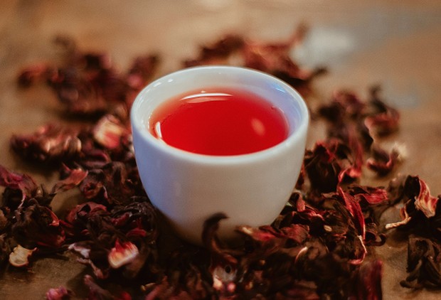 Teh rooibos adalah teh herbal berwarna merah dari Afrika Selatan.