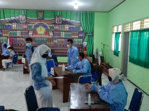 Jemput Bola, Vaksinasi COVID Pelajar di Wonosari Digelar di Sekolah