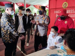 Saat Kapolda Jatim Tinjau Vaksinasi di SMPN Tempat Dulu Sekolah