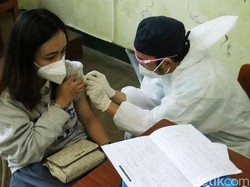 Pelajar Peserta Vaksinasi Massal di Jabar Dibidik Kejar