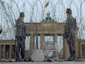 13 Agustus 60 Tahun Lalu, Tembok Berlin Mulai Dibangun 13 Agustus 60 Tahun Lalu, Tembok Berlin Mulai Dibangun