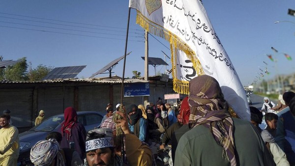 A Taliban flag flies in the main square of Kunduz city after fighting between Taliban and Afghan security forces, in Kunduz, Afghanistan, Sunday, Aug. 8, 2021. Taliban fighters Sunday took control of much of the capital of northern Afghanistans Kunduz province, including the governors office and police headquarters, a provincial council member said. (AP Photo/Abdullah Sahil)