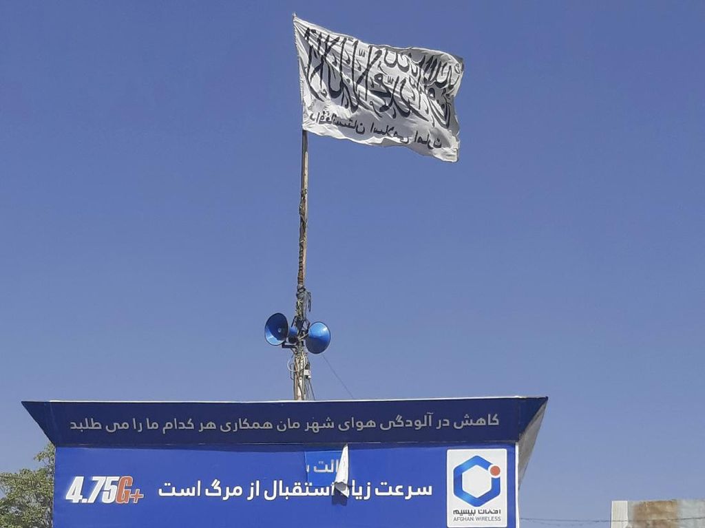 Taliban Ganti Bendera Afghanistan Jadi Bendera Tauhid Putih