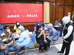 Gubernur Khofifah Ajak Masyarakat Segera Vaksin Booster Sebelum Mudik