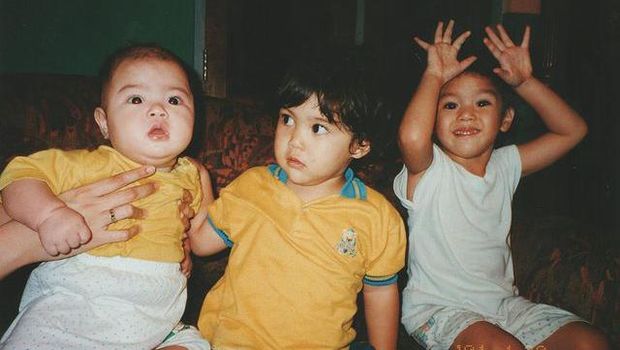 Persaudaraan Al El dan Dul memang sering jadi sorotan, foto masa kecil mereka pun kompak menggemaskan. Yuk kita intip!