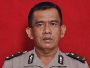 Perwira Polisi di Surabaya Meninggal Saat Tugas Pengamanan Vaksinasi Massal Perwira Polisi di Surabaya Meninggal Saat Tugas Pengamanan Vaksinasi Massal