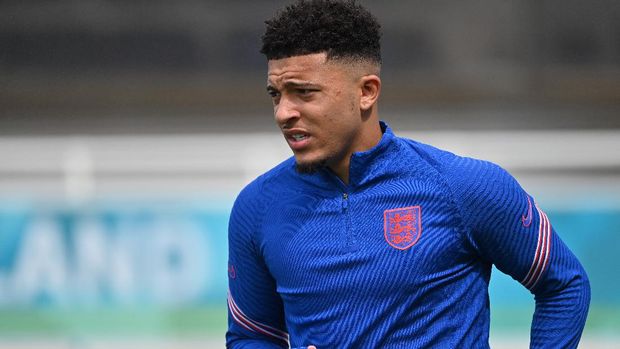 England's forward Jadon Sancho arrives to England's MD-1 training session at St George's Park in Burton-on-Trent, central England, on July 10, 2021 on the eve of their UEFA EURO 2020 final football match against Italy. (Photo by Paul ELLIS / AFP)