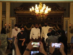 Isak Tangis Keluarga Sambut Jenazah KGPAA Mangkunegara IX