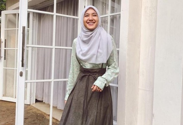 Mantap berhijab, Cut Syifa tampil cantik dengan balutan pakaian Syar'i/Foto: instagram.com/cutsyifaa