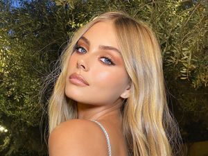 10 Foto Mishel, Model Israel Pacar Baru Kiper Real Madrid Thibaut Courtois